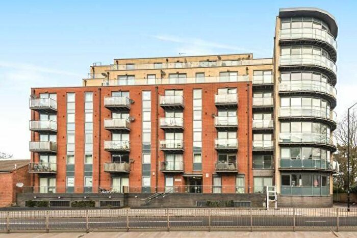 1 Bedroom Apartment To Rent In Bath Road, Slough, SL1