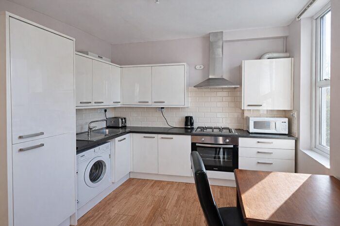 2 Bedroom Flat To Rent In Blackstock Road, Finsbury Park, London, N4
