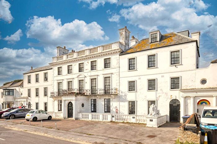 2 Bedroom Flat For Sale In Kingsgate Bay Road, Broadstairs, Kent, CT10