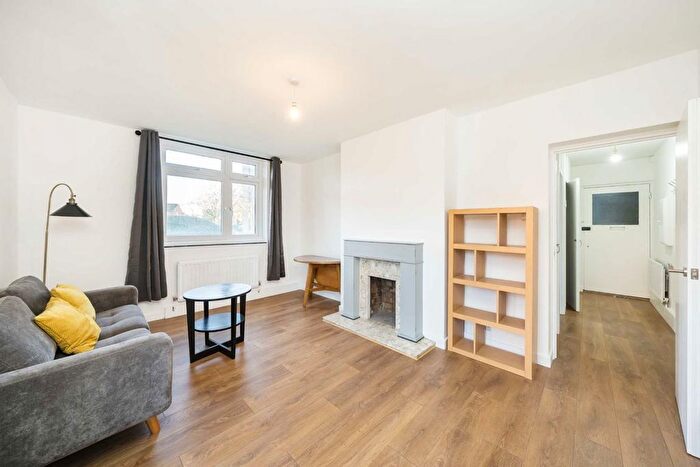 1 Bedroom Flat To Rent In Deeside Road, Tooting, SW17