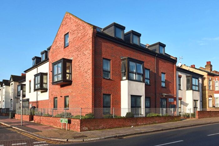 2 Bedroom Flat To Rent In Elmers End Road Beckenham, BR3