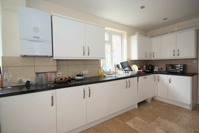 6 Bedroom House To Rent In Windmill Road, Headington, OX3