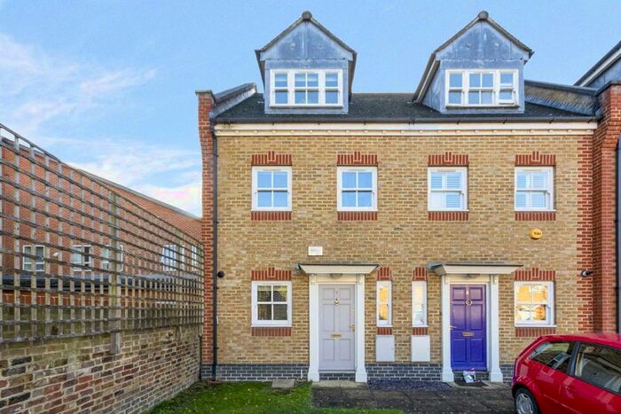 3 Bedroom Terraced House To Rent In Marlborough Mews, London, SW2
