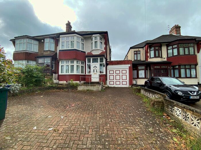 3 Bedroom Semi Detached House For Sale In Cat Hill, EN4