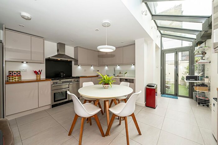 3 Bedroom Terraced House For Sale In Robertson Street, Battersea, London, SW8