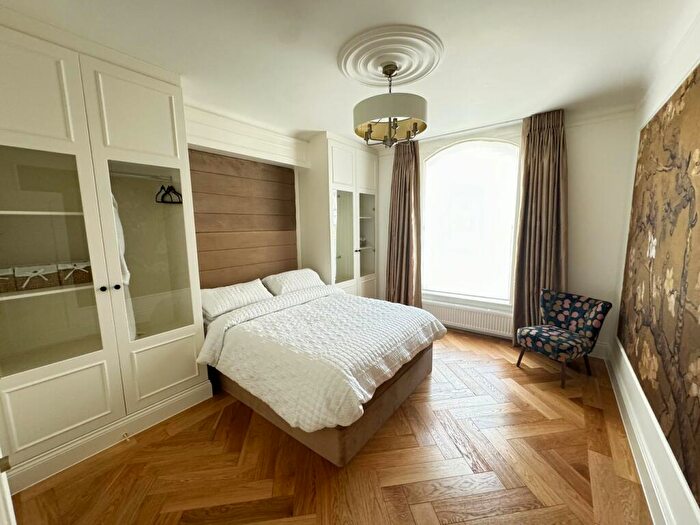 3 Bedroom Flat To Rent In Montrose Court, Temple Fortune, London, NW11