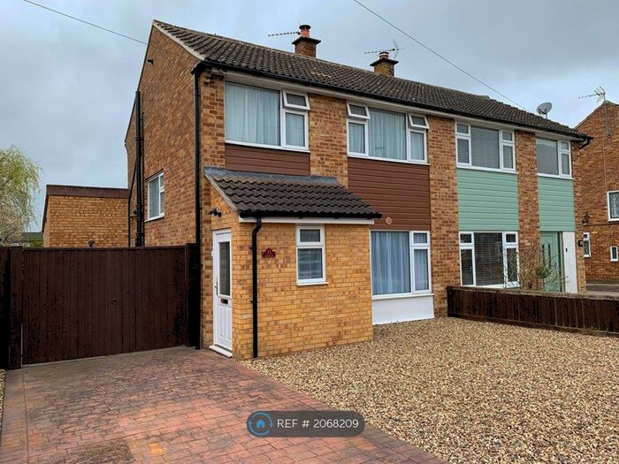 3 Bedroom Semi-Detached House To Rent In Longfields, Bicester, OX26