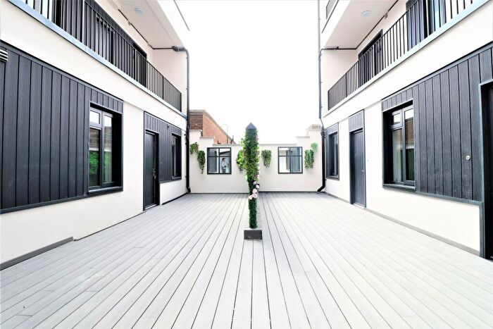 2 Bedroom Flat To Rent In Marlowes, Hemel Hempstead, Hertfordshire, HP1