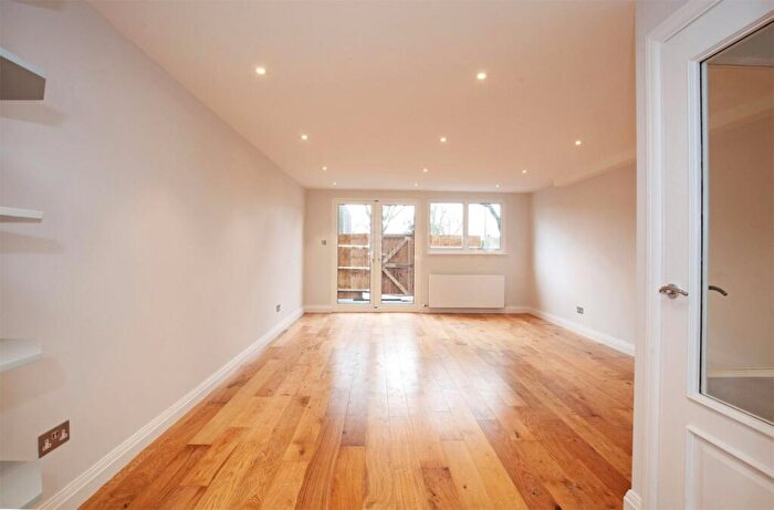 4 Bedroom Town House For Sale In Clement Close, London, NW6