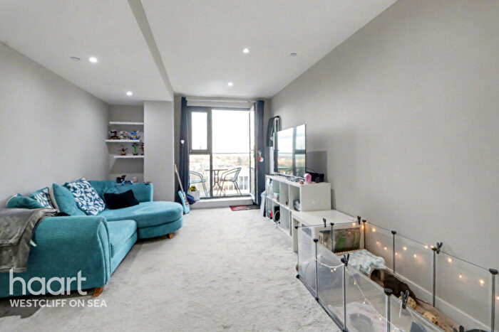 2 Bedroom Flat For Sale In Victoria Avenue, Southend-On-Sea, SS2