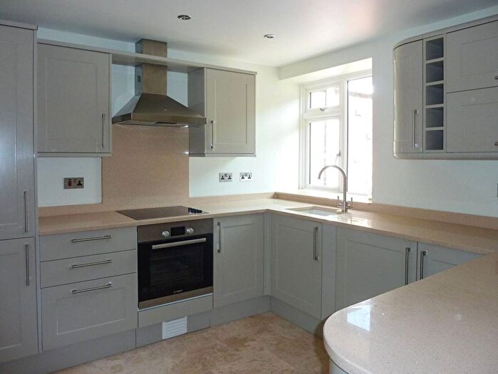 2 Bedroom Flat For Sale In Cumberland Close, St Margarets, Twickenham, TW1