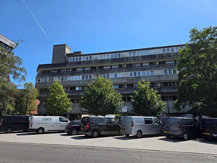 2 Bedroom Apartment For Sale In Commercial Road, Southampton, SO15