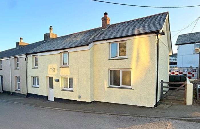 4 Bedroom End Of Terrace House To Rent In Medrose Street, Delabole, PL33
