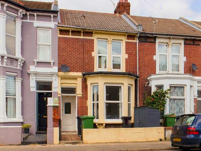 1 Bedroom Flat To Rent In North End Avenue, Portsmouth, PO2