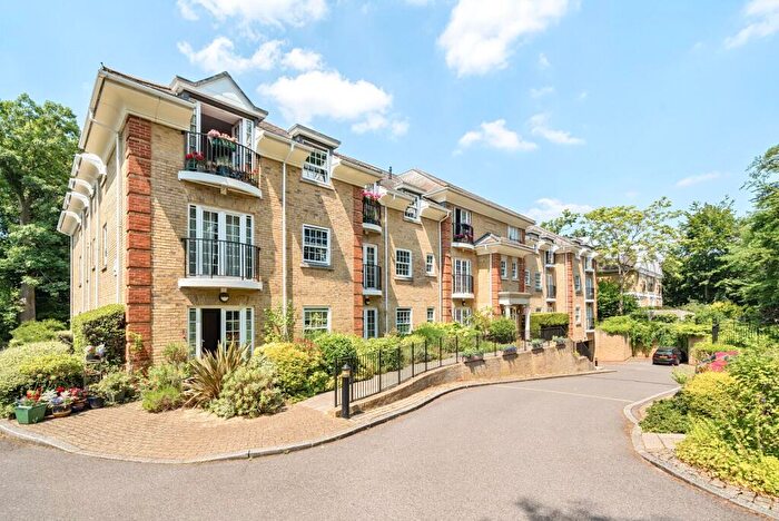2 Bedroom Flat For Sale In Oatlands Avenue, Weybridge, KT13