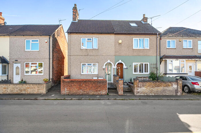 3 Bedroom Semi-Detached House For Sale In St Philips Road, Stratton St Margaret, Swindon, SN2