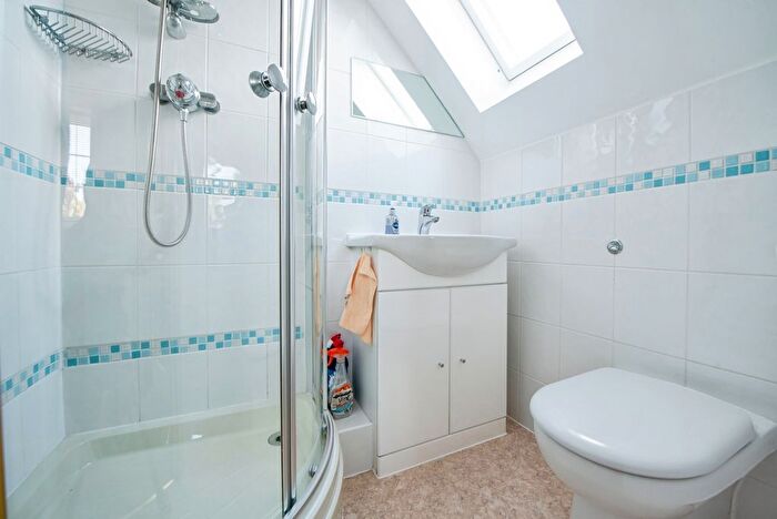 2 Bedroom Bungalow For Sale In Lonsdale Gardens, Providence Hill, Bursledon, Southampton, SO31