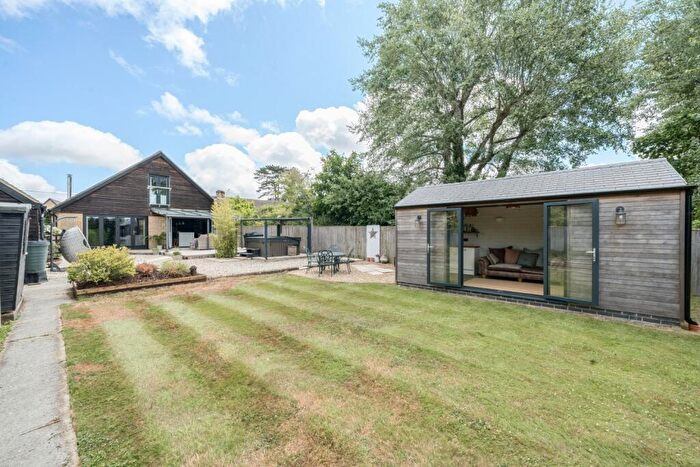 4 Bedroom Detached House For Sale In Swinbrook Road, Carterton, Oxfordshire, OX18