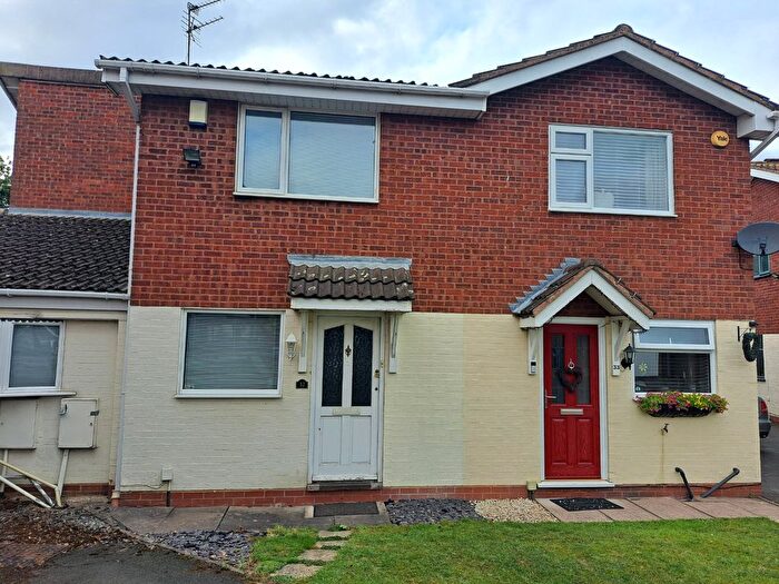 3 Bedroom Semi-detached House For Sale In Hollyoake Close, Oldbury, B68