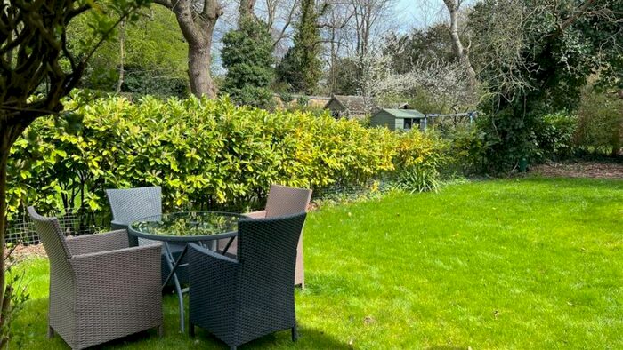 1 Bedroom Maisonette To Rent In Midholm Close, London, NW11