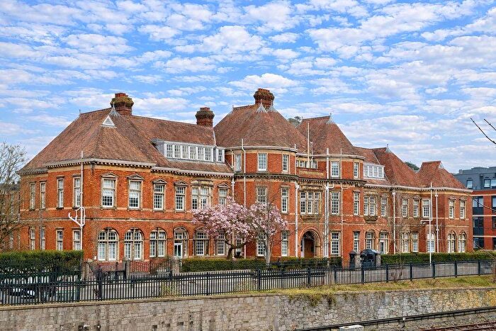 2 Bedroom Flat For Sale In Apsley Road, Mutley, Plymouth. Exquisite Interior Bedoom Ground Floor Apartment With Parking, PL4