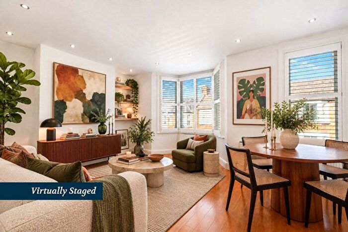 3 Bedroom Flat For Sale In Cotleigh Road, West Hampstead, NW6
