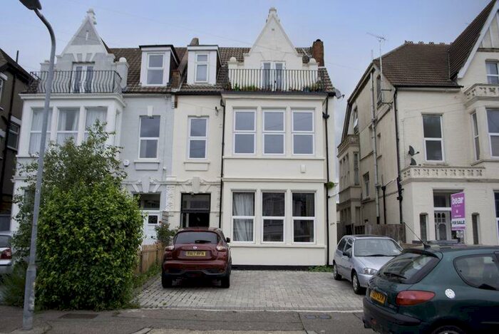 2 Bedroom Flat To Rent In Finchley Road, Westcliff-On-Sea, Essex, SS0