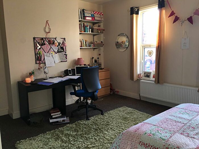 5 Bedroom Semi-Detached House To Rent In Granby Road, Leeds, LS6