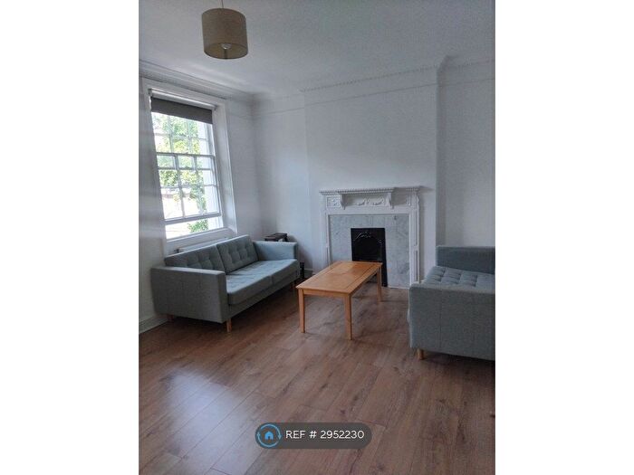 2 Bedroom Flat To Rent In St. Georges Square, London, SW1V