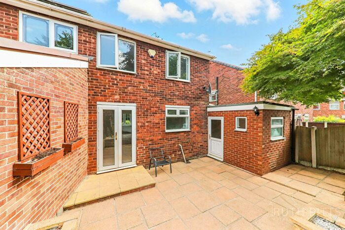 3 Bedroom Semi-Detached House For Sale In St Davids Drive, Scawsby, DN5