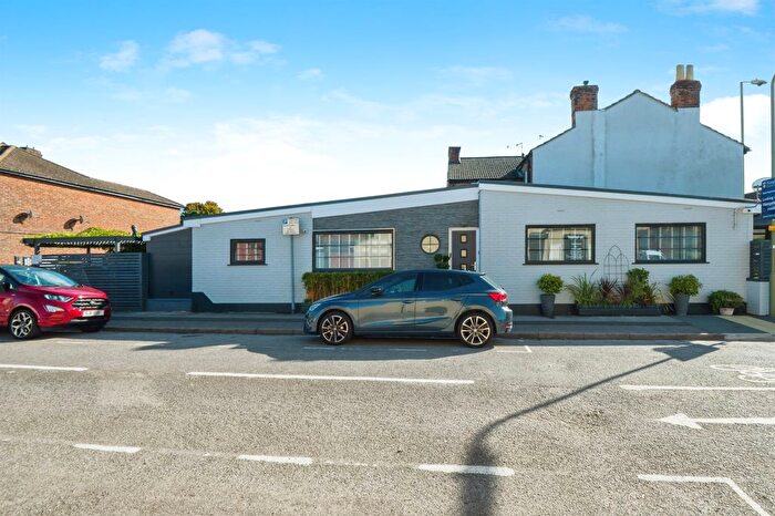 2 Bedroom Terraced Bungalow For Sale In Chestnut Avenue, Eastleigh, SO50