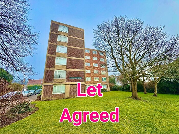 2 Bedroom Flat To Rent In Westbrooke Court, Crescent Road, Worthing, West Sussex, BN11