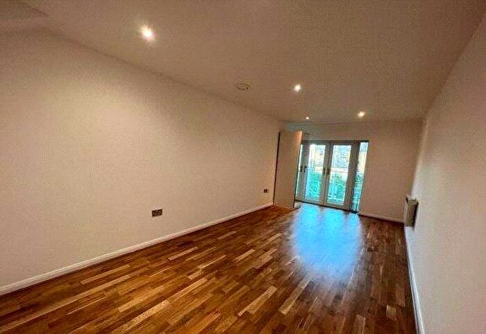 1 Bedroom Penthouse To Rent In Greens End, London, SE18