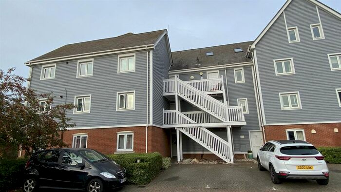 2 Bedroom Flat To Rent In The Lakes, Larkfield, Kent ME20
