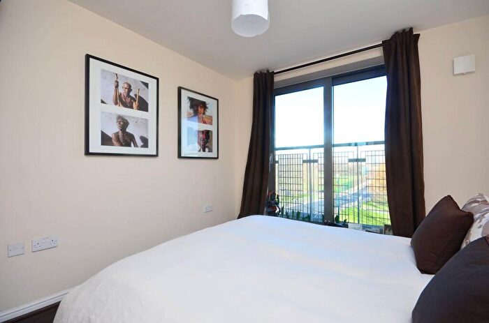 2 Bedroom Flat For Sale In Galleria Court, Peckham, London, SE15