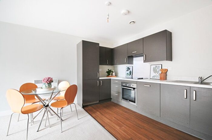 2 Bedroom Flat To Rent In Bed Apartment - Bridgewater Point, Salford, M5