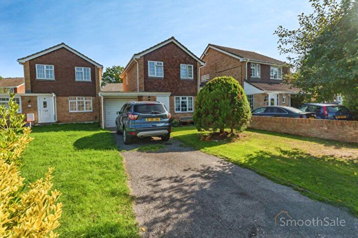 3 Bedroom Detached House For Sale In Saint Hilda’s Close, Crawley, RH10