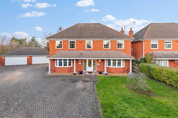 5 Bedroom Detached House For Sale In Hillcrest Close, Loughton, Milton Keynes, MK5
