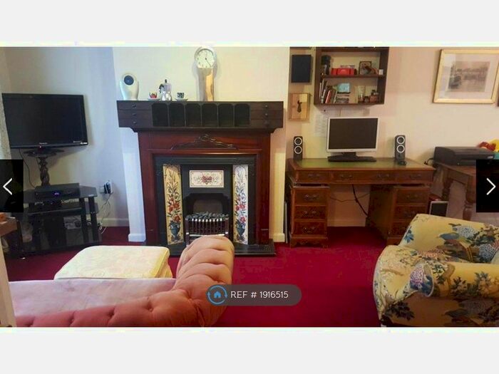 3 Bedroom Semi-Detached House To Rent In South Street, Crewkerne, TA18