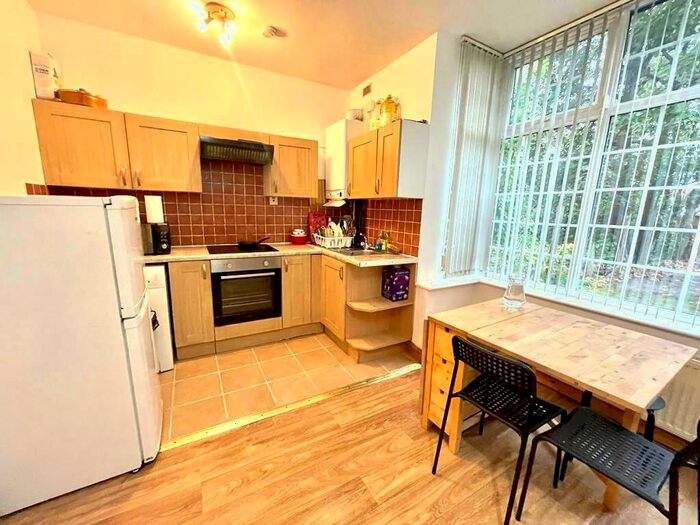 1 Bedroom Ground Flat To Rent In Clarendon Road, Whalley Range, M16