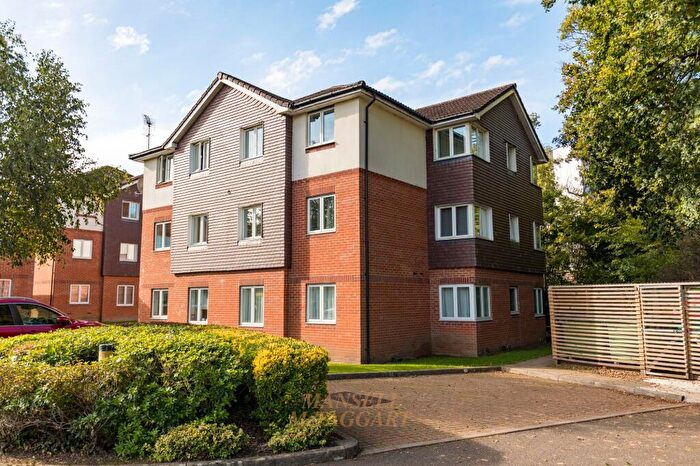 2 Bedroom Flat For Sale In Three Bridges Road, Elmcroft Court, RH10
