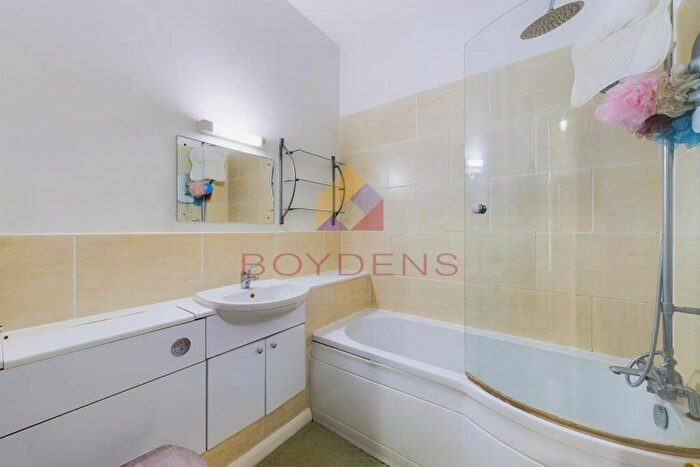 2 Bedroom Apartment For Sale In West Bergholt, Colchester, CO6