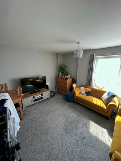 1 Bedroom Flat To Rent In Langtry Court, Lanadron Close, Isleworth, TW7