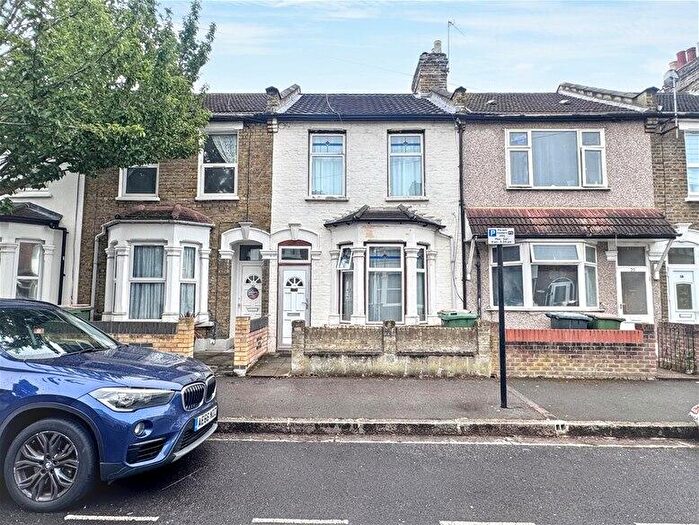 3 Bedroom House To Rent In Glasgow Road, Plaistow, E13