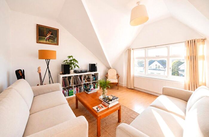 2 Bedroom Apartment For Sale In Stanhope Gardens, London, N6