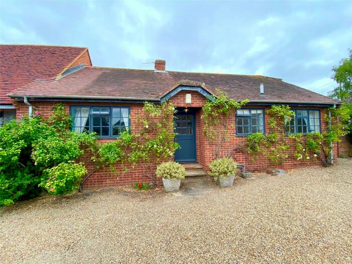 2 Bedroom Bungalow To Rent In Nutbean Lane, Swallowfield, Reading, Berkshire, RG7