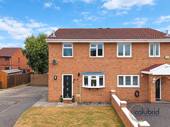 3 Bedroom Semi-Detached House For Sale In Coltsfoot Court, Grays, RM17