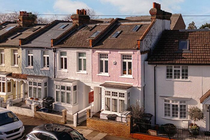 3 Bedroom End Of Terrace House For Sale In Magnolia Road, Chiswick, W4