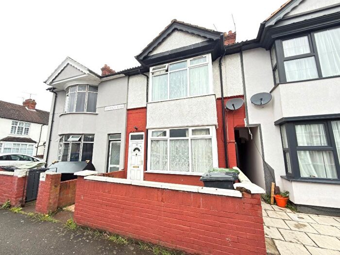 3 Bedroom Terraced House For Sale In Highfield Road, Beech Hill, Luton, Bedfordshire, LU4