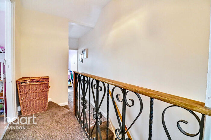 3 Bedroom Terraced House For Sale In Ferndale Road, Swindon, SN2